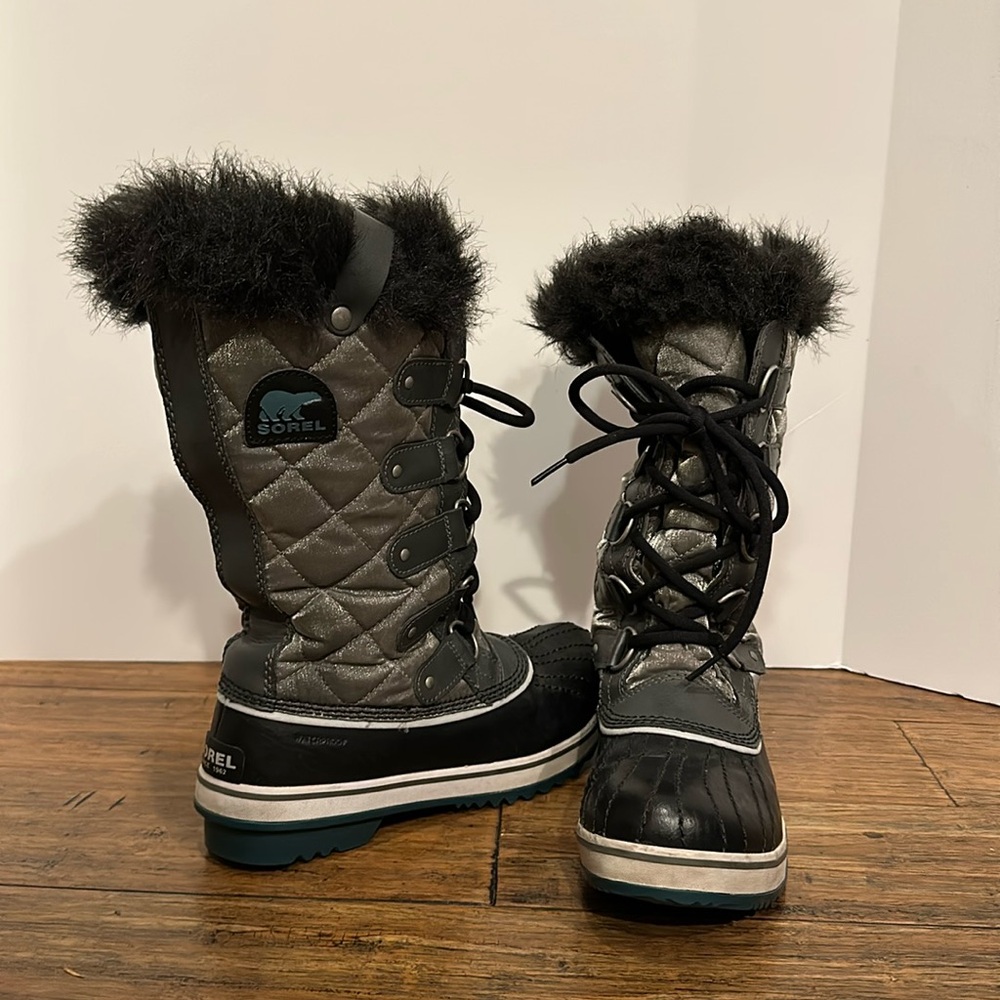 Women’s Sorel snow boots